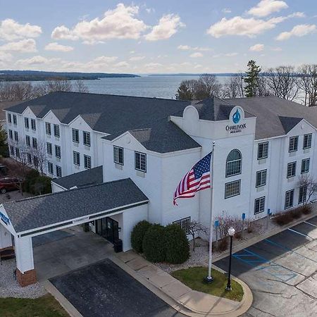 Charlevoix Inn & Suites Surestay Collection By Best Western Exteriér fotografie