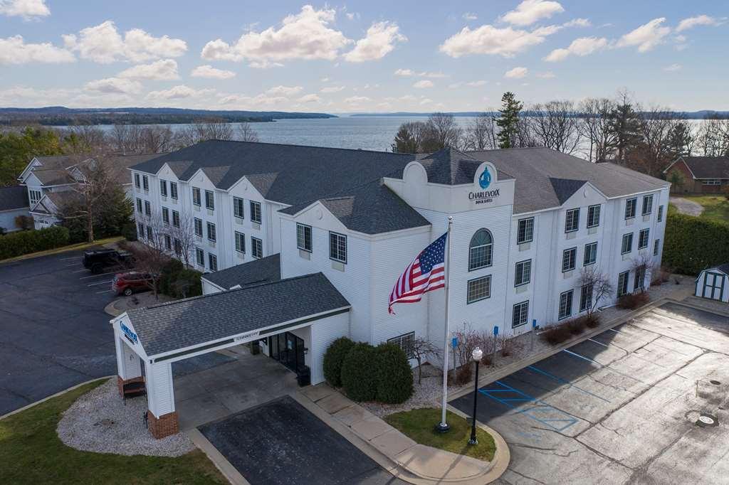 Charlevoix Inn & Suites Surestay Collection By Best Western Exteriér fotografie