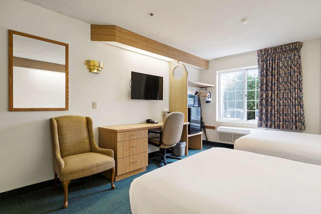 Charlevoix Inn & Suites Surestay Collection By Best Western Pokoj fotografie
