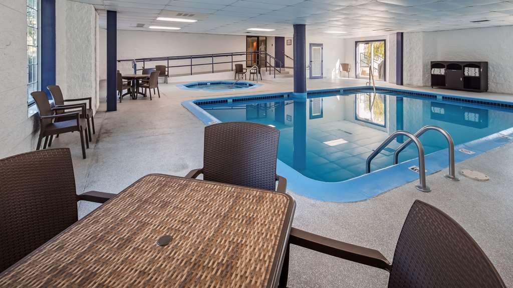 Charlevoix Inn & Suites Surestay Collection By Best Western Zařízení fotografie