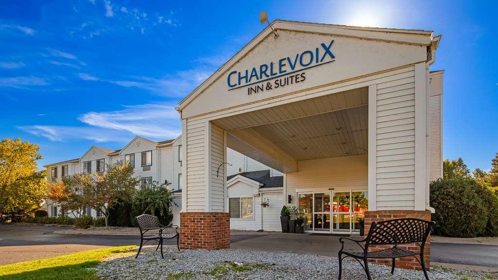 Charlevoix Inn & Suites Surestay Collection By Best Western Exteriér fotografie