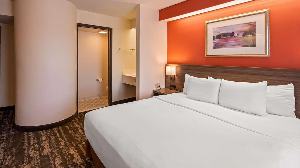 Charlevoix Inn & Suites Surestay Collection By Best Western Pokoj fotografie
